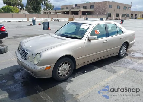 2001 Mercedes-Benz E 320 z USA, uszkodzony, nr VIN WDBJF65J11B246115